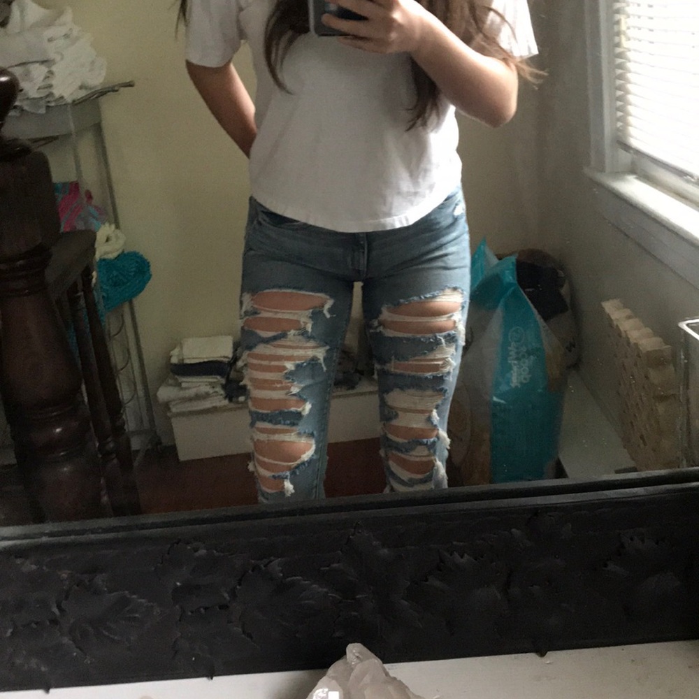 LIGHTWASH JEANS